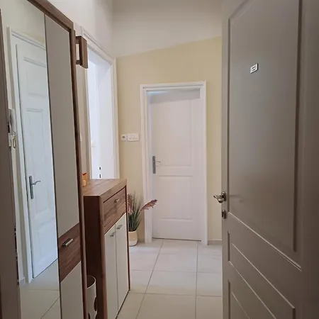 Zdenka - 100 M From The Beach Apartment
