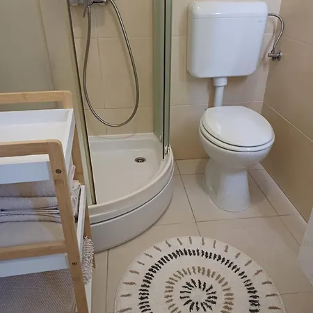 Zdenka - 100 M From The Апартаменты