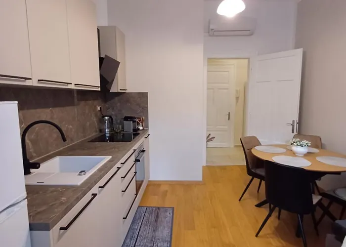 Lägenhet Zdenka - 100 M From The *