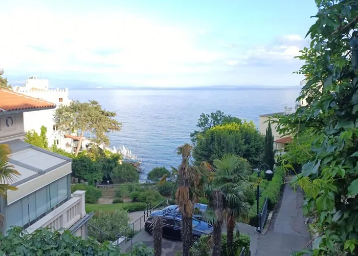 Zdenka - 100 M From The Daire Opatija