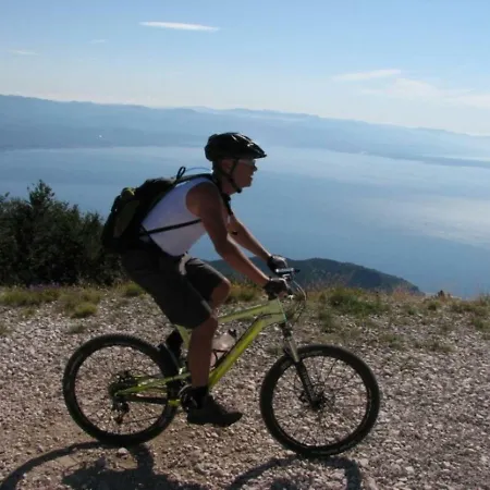 Zdenka - 100 M From The Apartman Abbázia