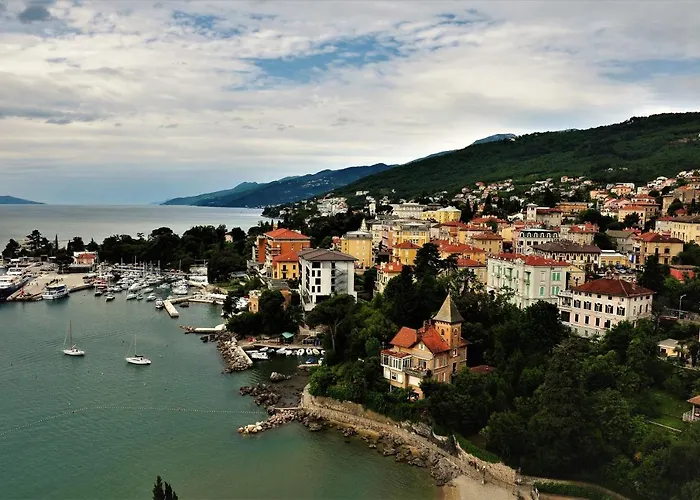 Zdenka - 100 M From The شقة *